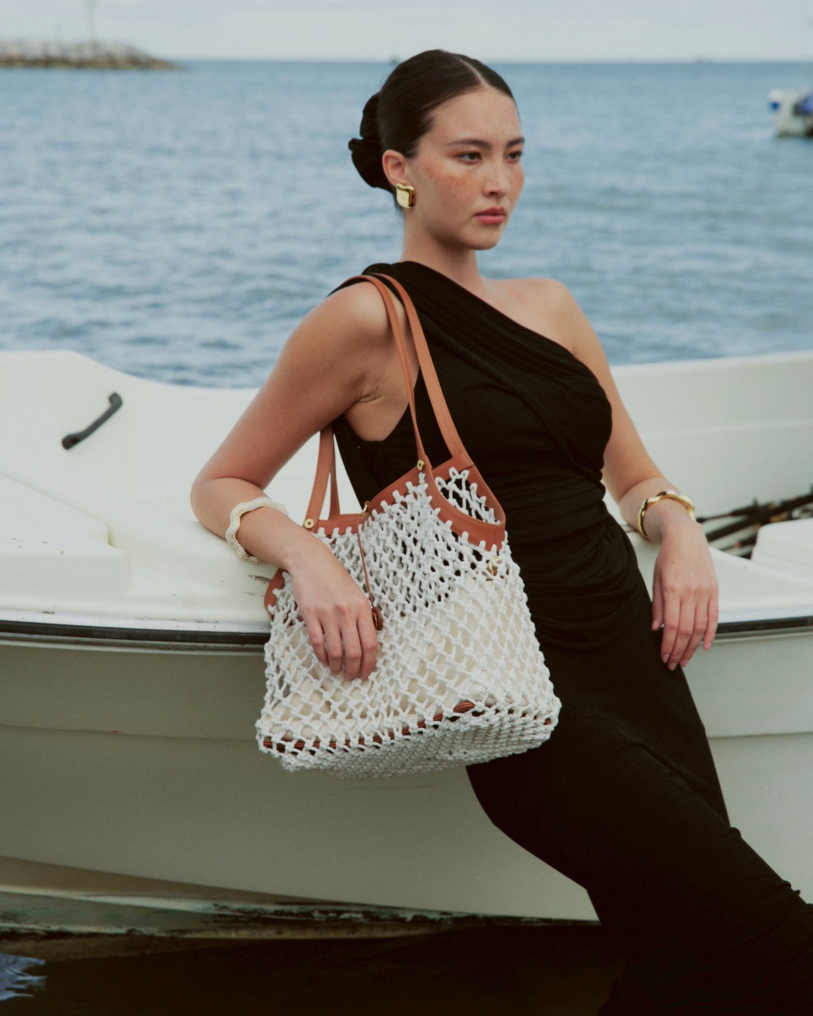 DANCING HAND WOVEN HORIZONTAL TOTE  - WHITE