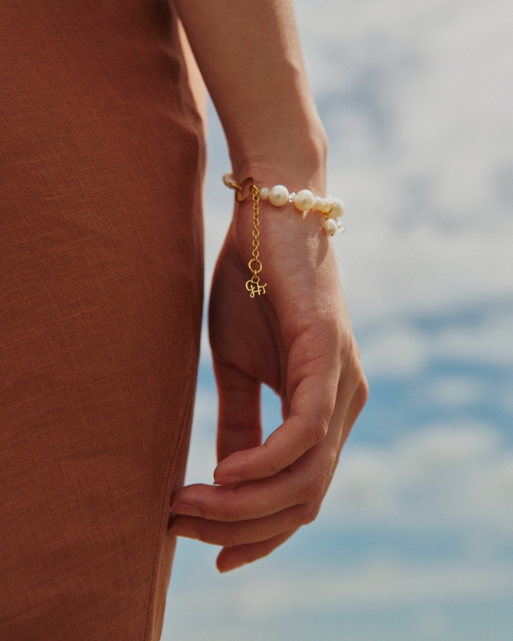 DANCING PEARL BRACELET