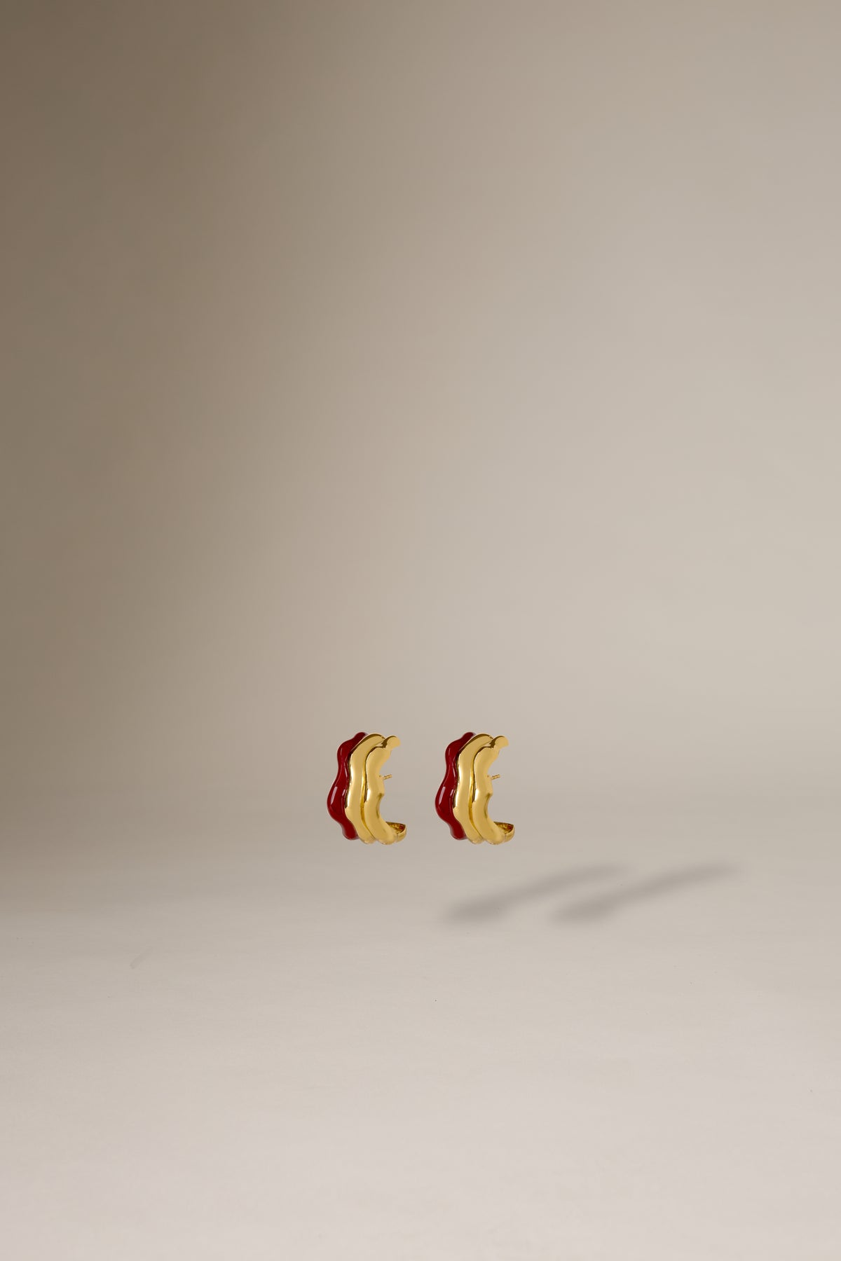 DANCING ENAMEL EARRINGS - RED GOLD