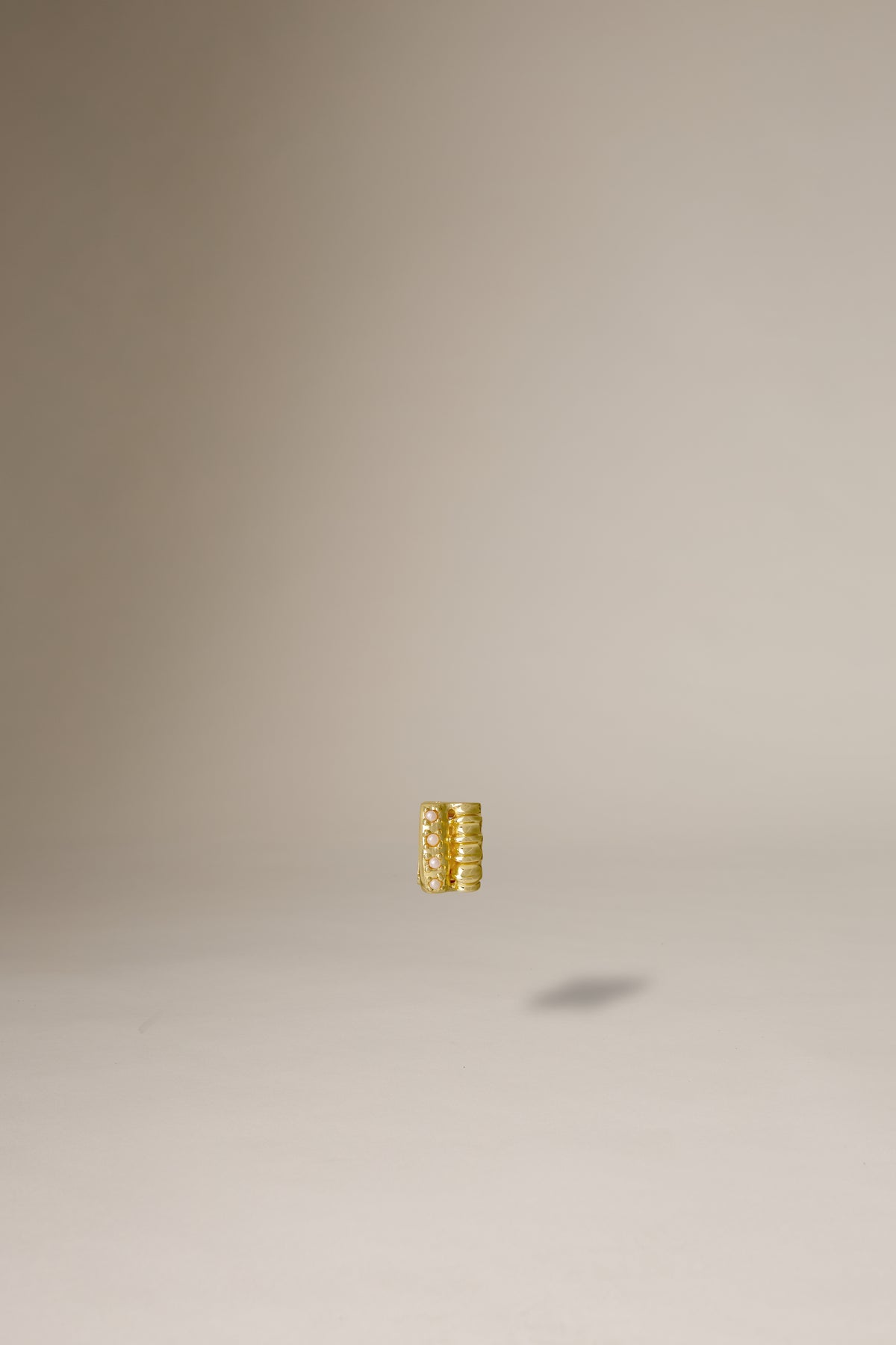 DOUBLE PEARL CLIP CHARM - GOLD