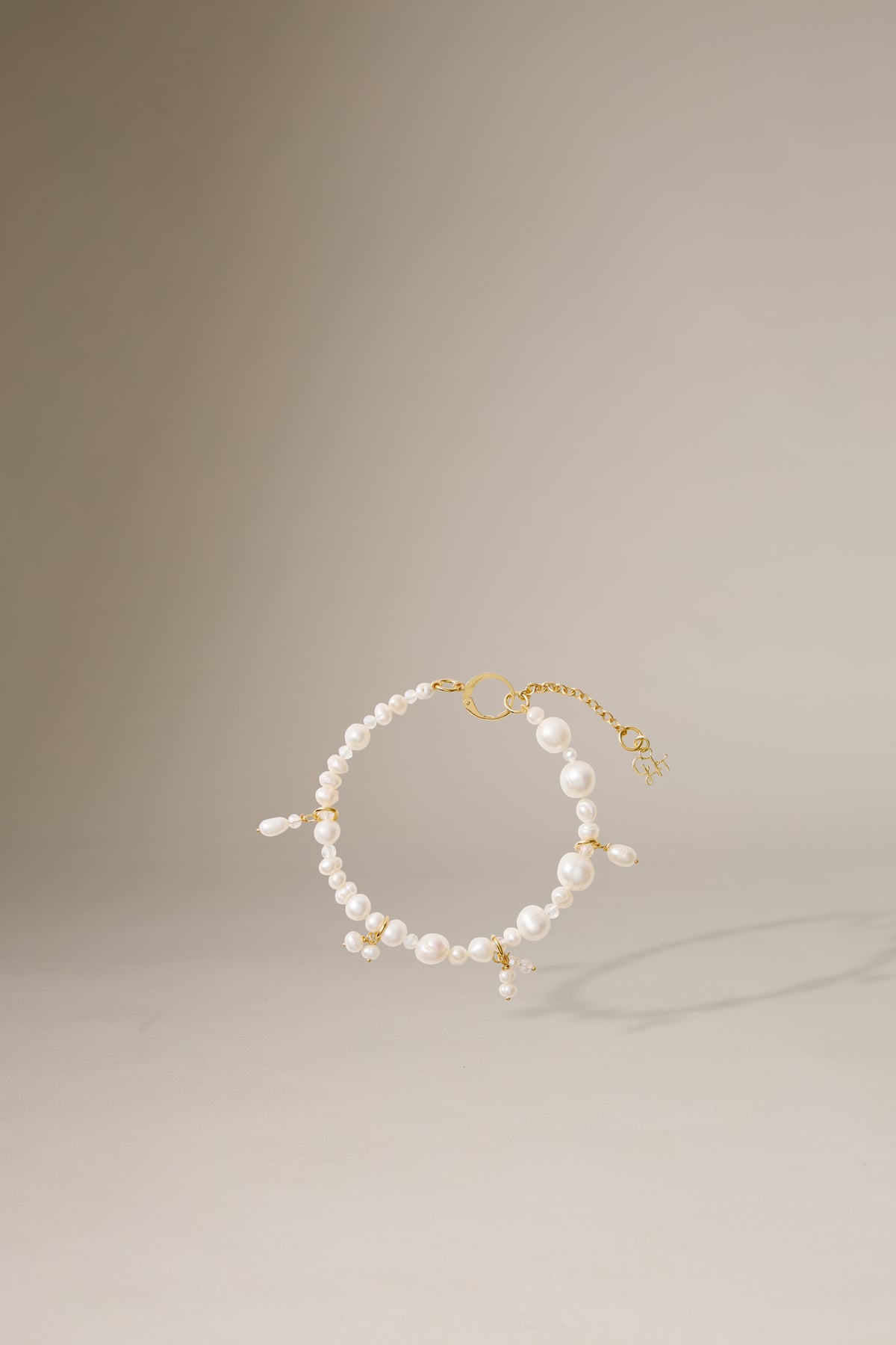 DANCING PEARL BRACELET